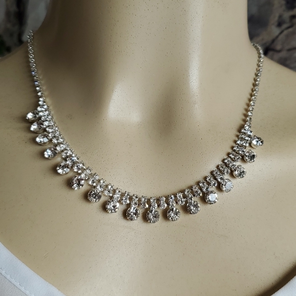 New Vieste Crystal Collection Elegant Necklace